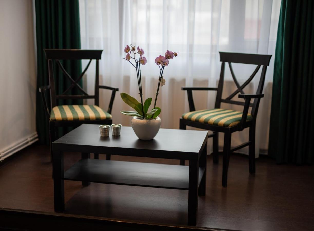 Escala Rooms Ghimbav Eksteriør billede