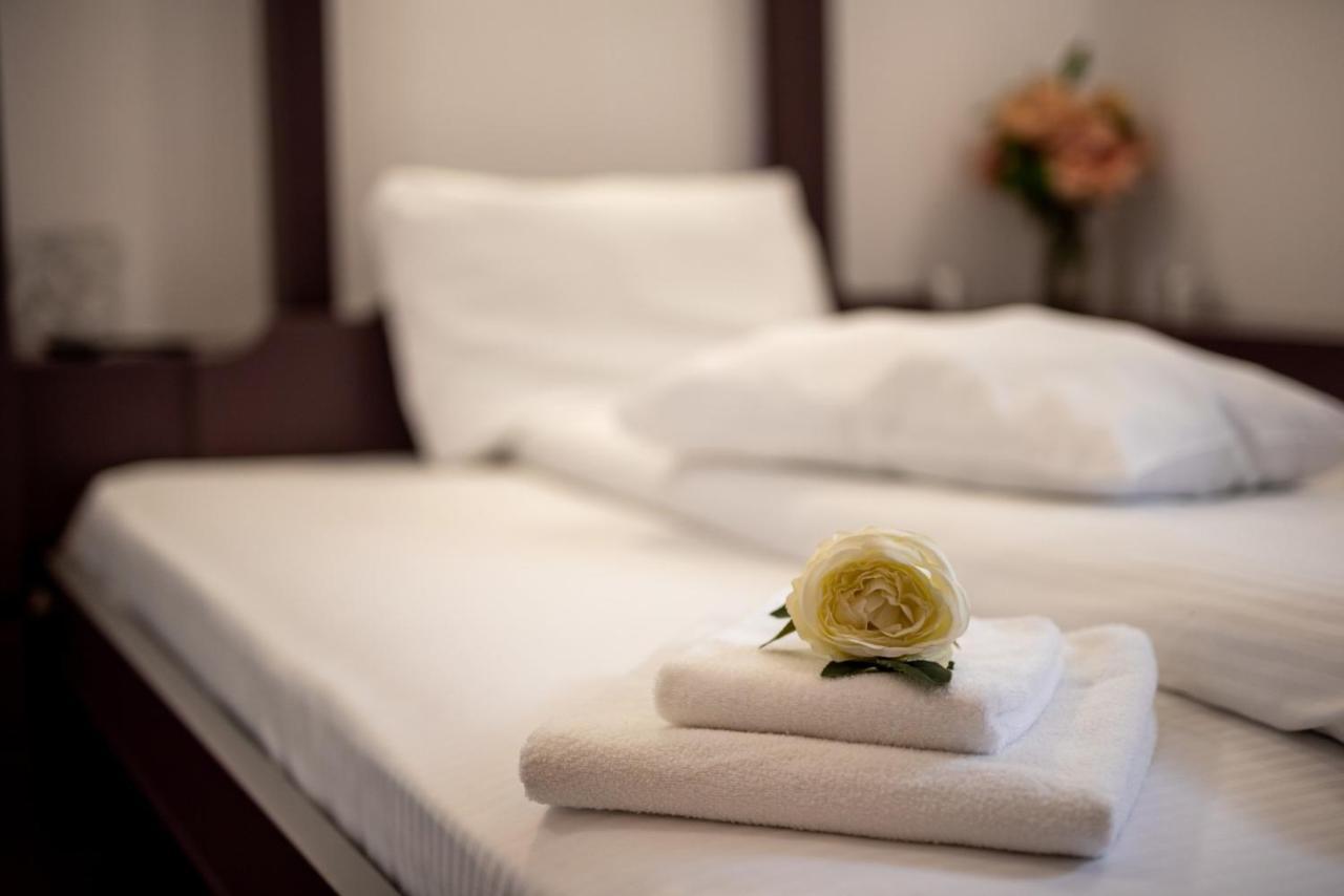 Escala Rooms Ghimbav Eksteriør billede