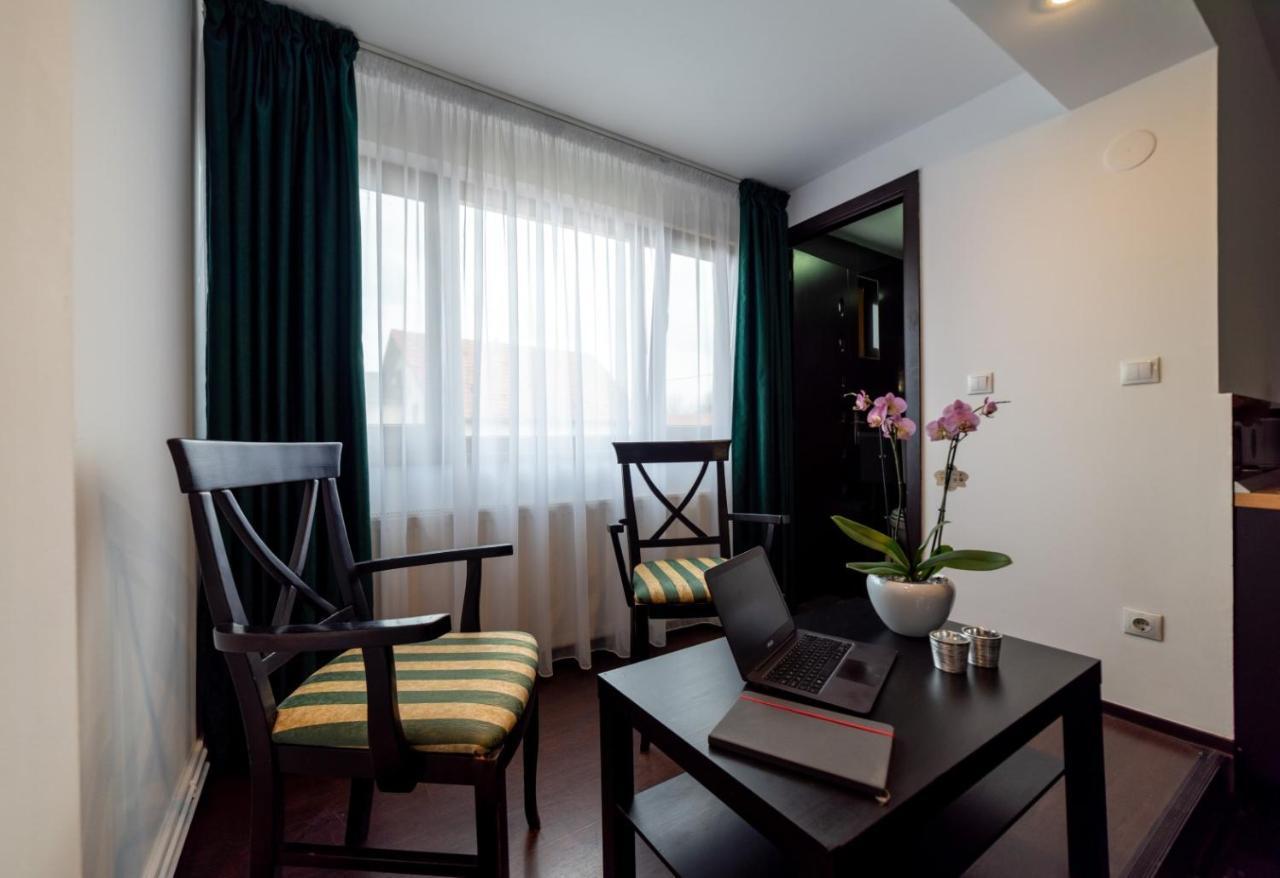 Escala Rooms Ghimbav Eksteriør billede