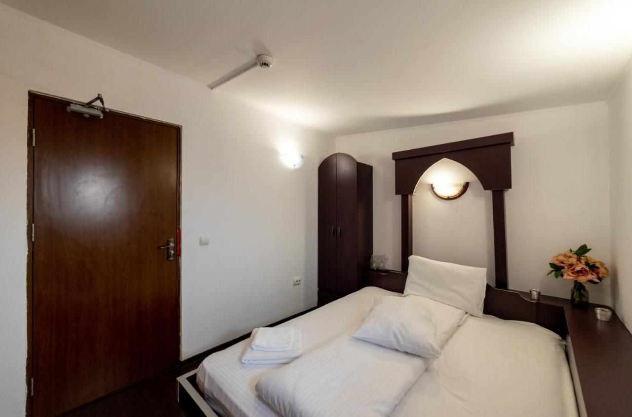Escala Rooms Ghimbav Eksteriør billede