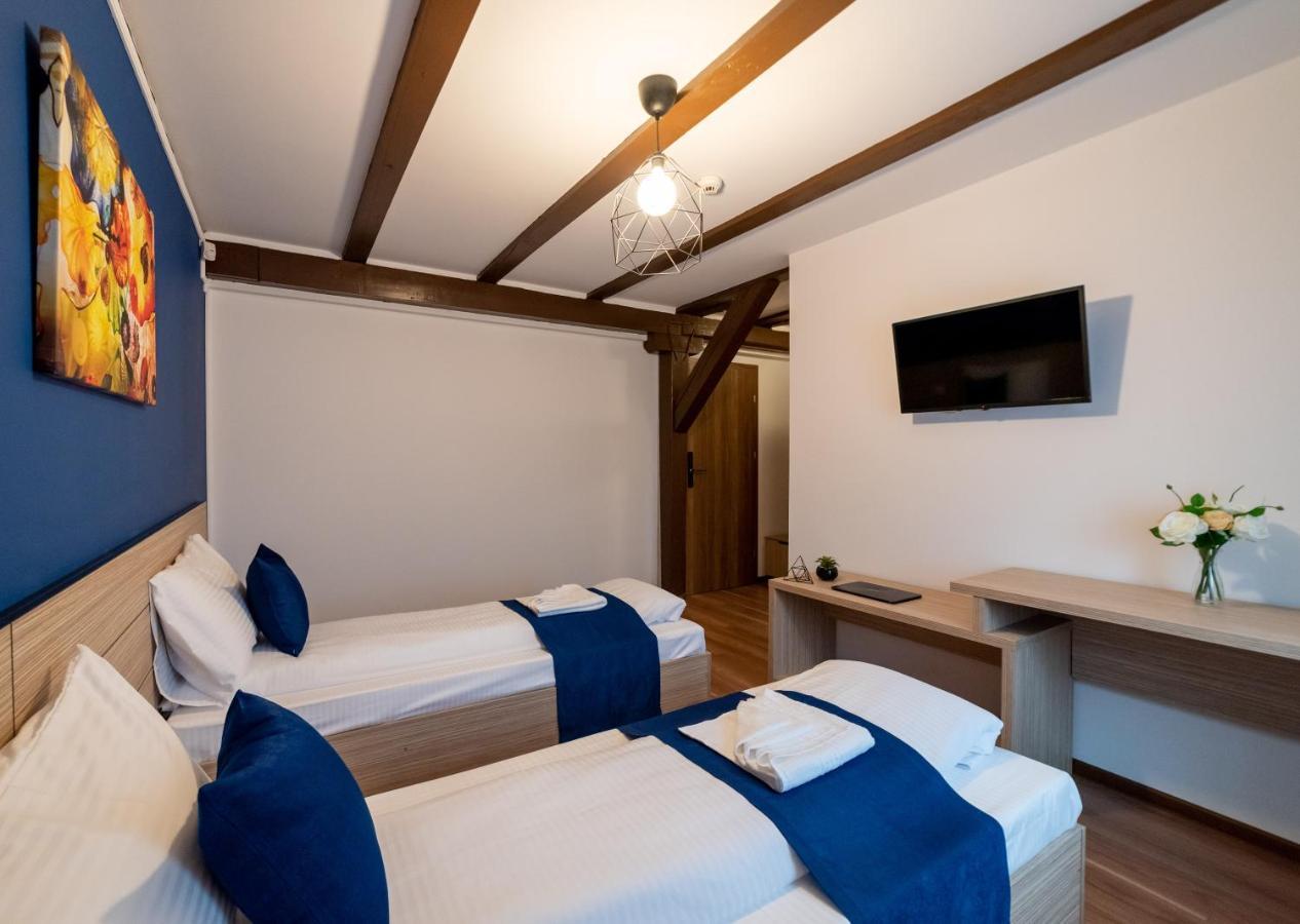Escala Rooms Ghimbav Eksteriør billede