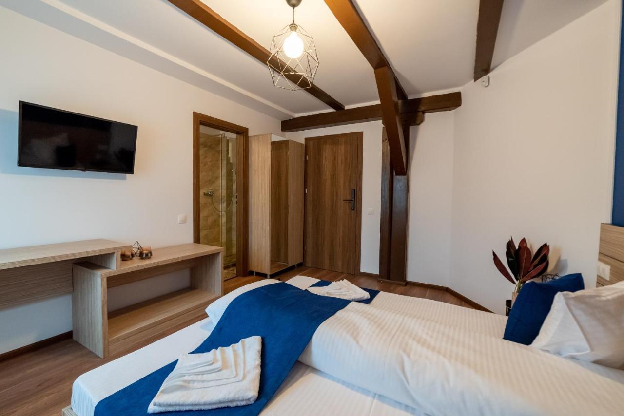 Escala Rooms Ghimbav Eksteriør billede