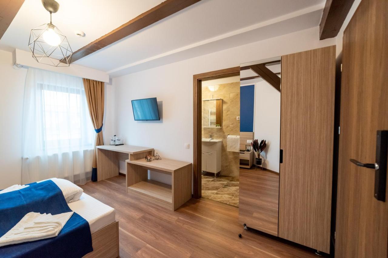 Escala Rooms Ghimbav Eksteriør billede