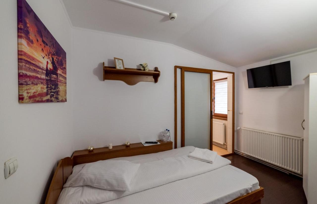 Escala Rooms Ghimbav Eksteriør billede