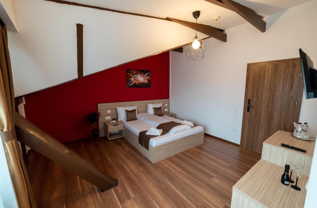 Escala Rooms Ghimbav Eksteriør billede