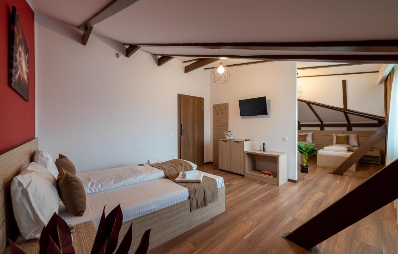 Escala Rooms Ghimbav Eksteriør billede