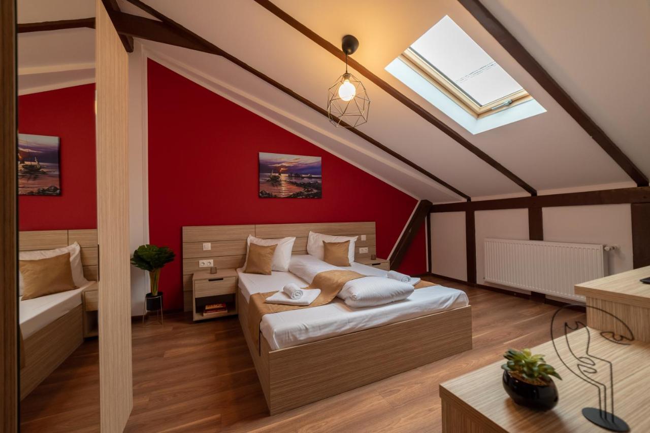 Escala Rooms Ghimbav Eksteriør billede