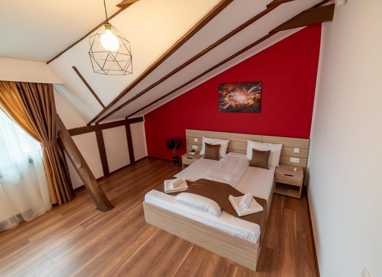 Escala Rooms Ghimbav Eksteriør billede